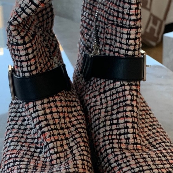 Chanel tweed boots - Picture 5 of 9